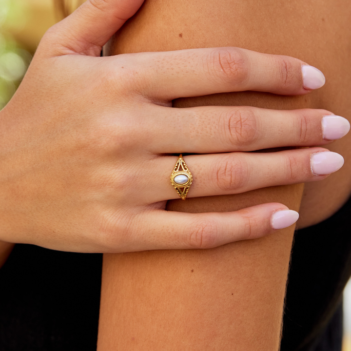 Aitana - Classic Pearl Vintage Ring