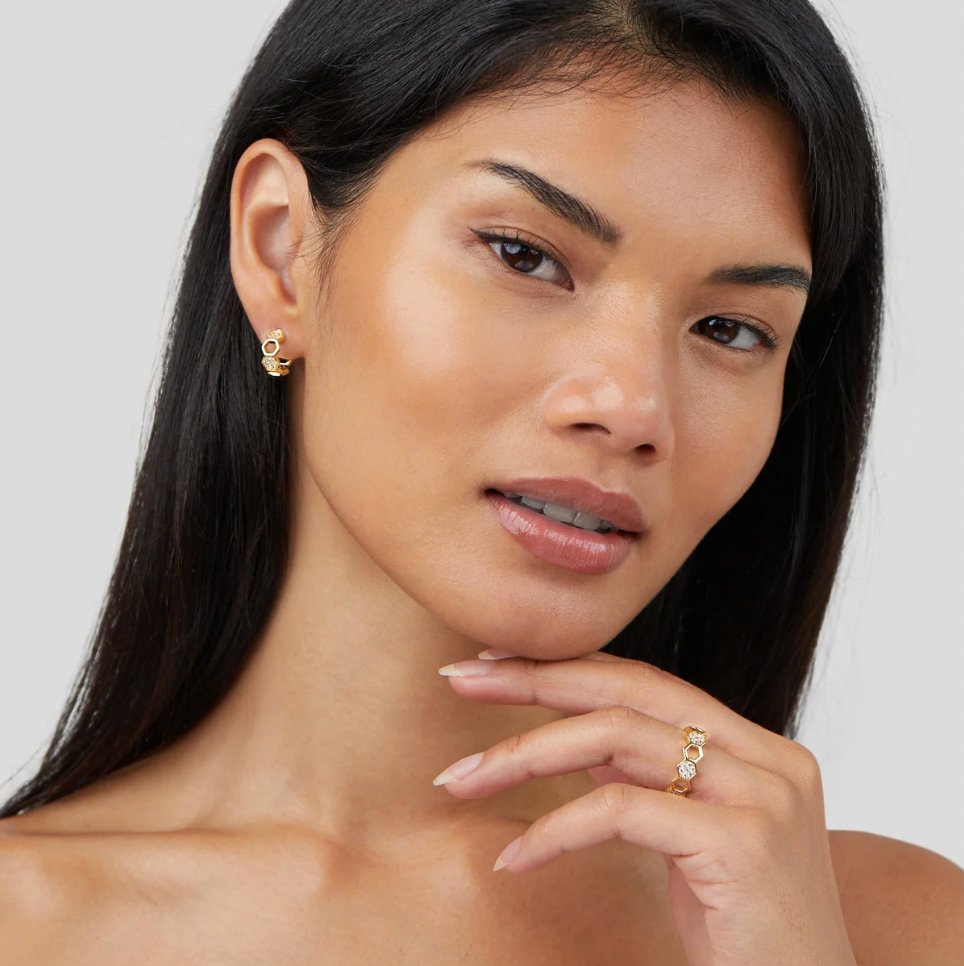 Cinthia - Elegant Gold and Crystal Ring