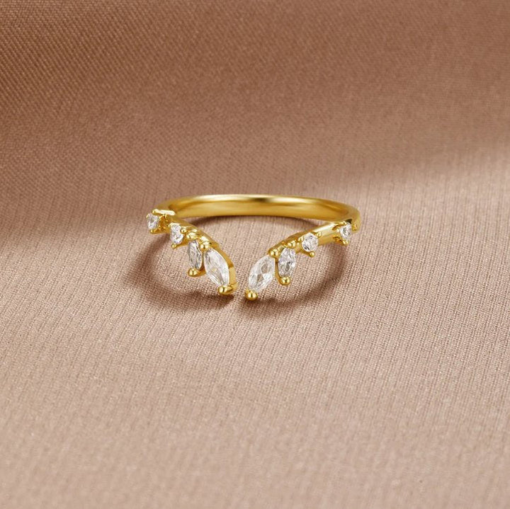 Noelia - Golden Crystal Glass Ring